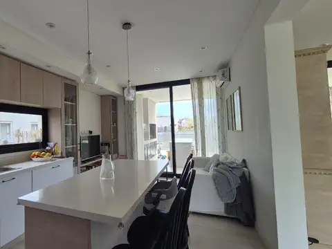 Casa en Alquiler Temporal en El Cantón - Barrio Golf, USD 4.000