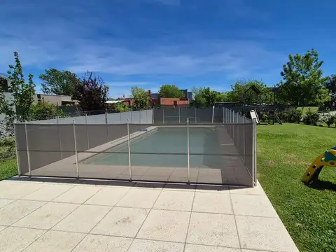 Casa en Alquiler Temporal en El Cantón - Barrio Golf, USD 4.000
