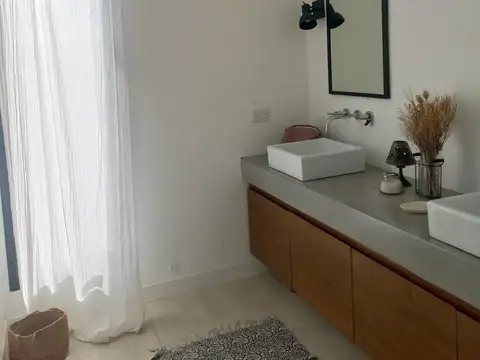 Casa en Alquiler Temporal en El Cantón - Barrio Golf, USD 4.000