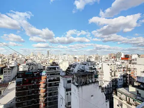 Departamento Monoambiente Luminoso Reciclado Impecable con balcon y seguridad en Barrio Norte