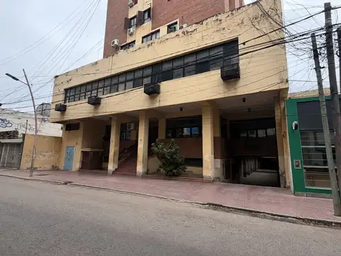 LOCAL COMERCIAL + 7 COCHERAS EN VENTA - B° CENTRO 