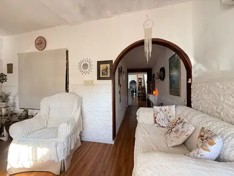 Casa 6 ambientes con 1 baño