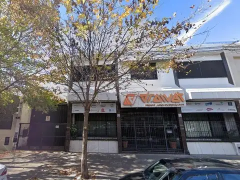 Importante local comercial con deposito en Pichincha