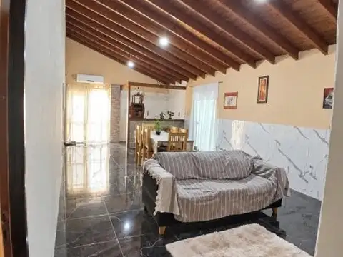 Casa 5 ambientes con 1 baño