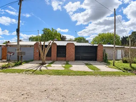 Venta | Casa | San Vicente | 5 Ambientes, 2 Patios y Galeria en 320mts2