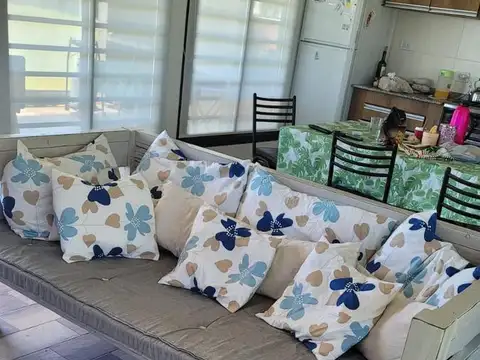 Casa 3 ambientes con 2 baños