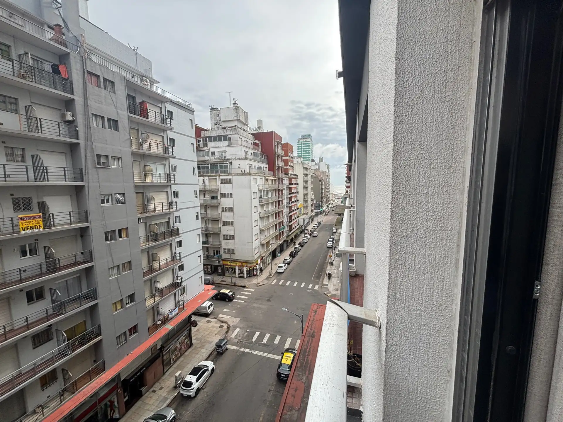 Venta Departamento 3 ambientes al Frente. Zona Centro