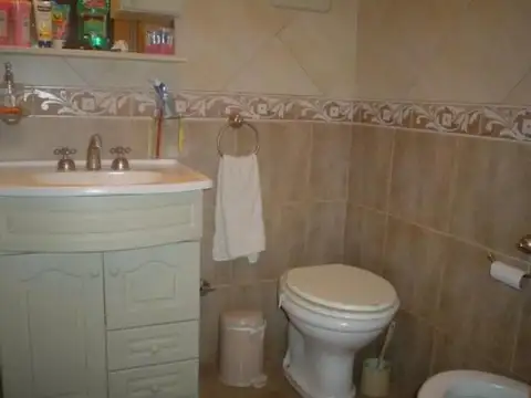 Casa en Alquiler con 1 cochera