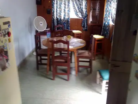 Casa 4 ambientes con 1 baño