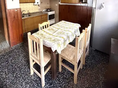 VENTA CASA 5 AMB CON PATIO Y COCHERA EN QUILMES