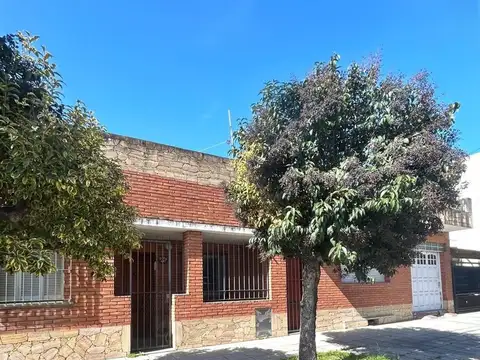 Casa 6 ambientes con 1 baño