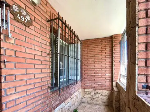 VENTA CASA 5 AMB CON PATIO Y COCHERA EN QUILMES