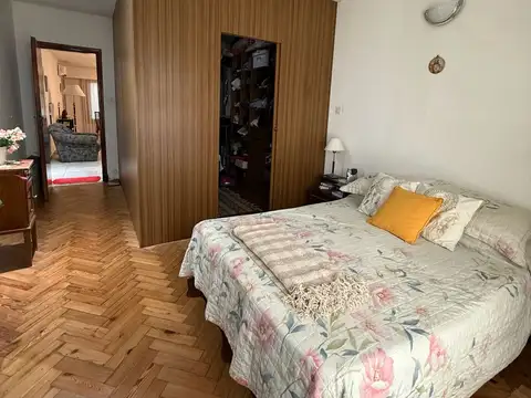 Casa en Venta con 4 cocheras