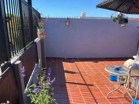 DEPARTAMENTO PLANTA ALTA  TOTALMENTE IDEPENDIENTE TRES AMBIENTES