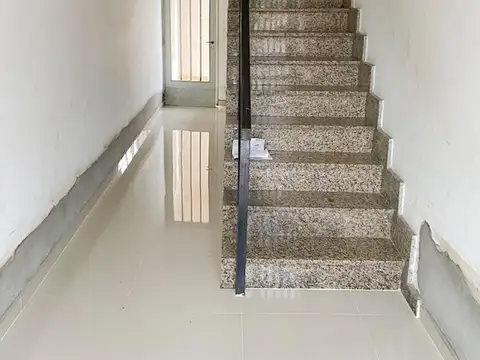 30 entre 38 y 39 300, Piso 1