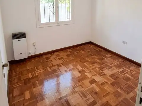 Casa 6 ambientes con 1 baño