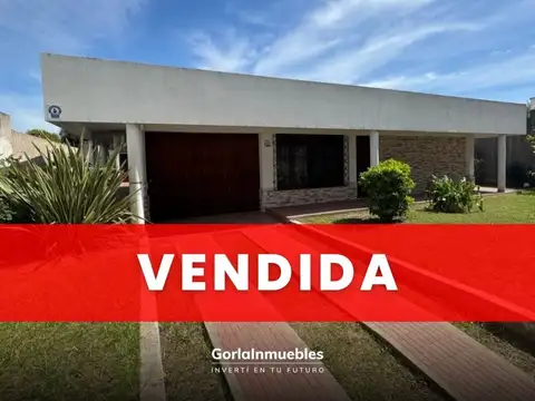 RESERVADA!!!  CASA 3 DORM. 2 BAÑOS - PARRILLA - PARQUE - COCHERA - LOBOS