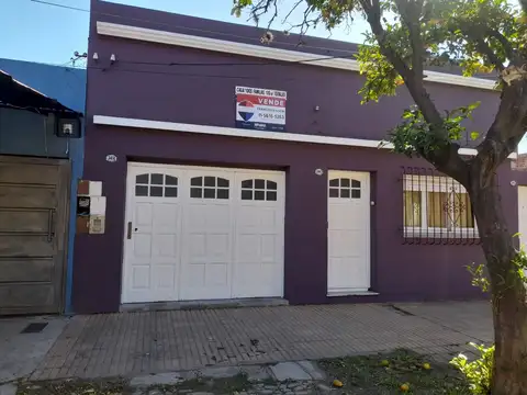CASA PARA DOS FAMILIAS 171 m2 TOTALES CON GARAGE.