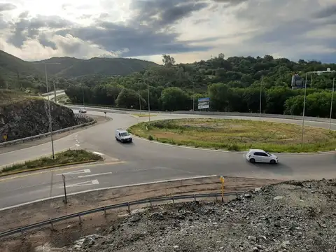 SE VENDE GRAN TERRENO SOBRE RUTA 5 EN LA SERRANITA