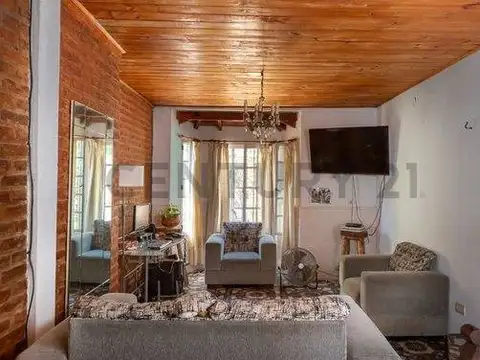 Casa en Venta con 2 cocheras