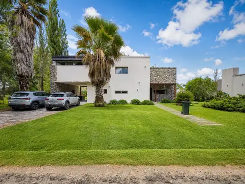 Venta - Casa 3 Dormitorios Puerto Roldan