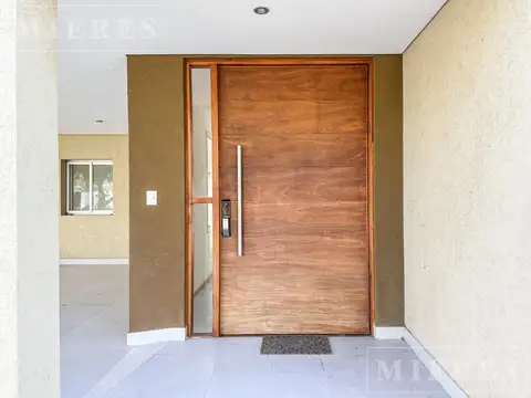 Casa en venta con renta sobre lote interno en  Barrio Vistas Puertos