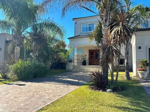 Casa en Venta con 5 cocheras