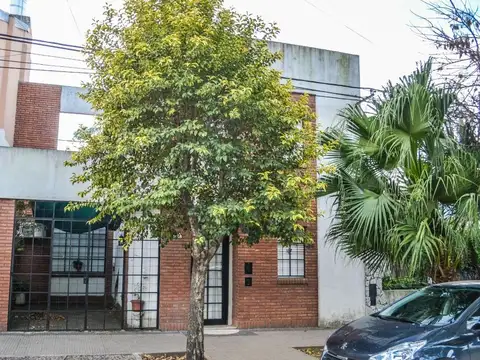 CASA EN VENTA TRES DORMITORIOS BARRIO LAS HERAS