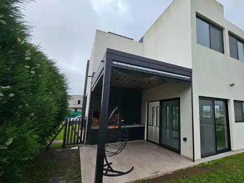 Casa en Alquiler de 3 dormitorios