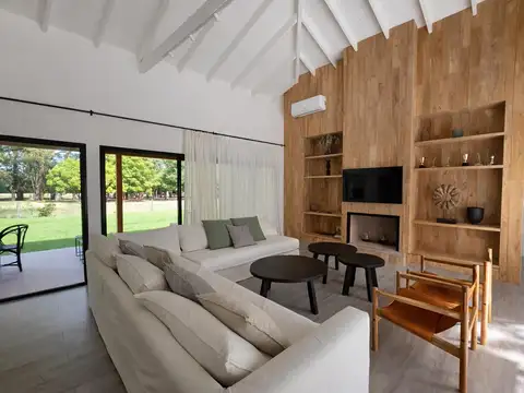 Casa en Venta con 2 cocheras