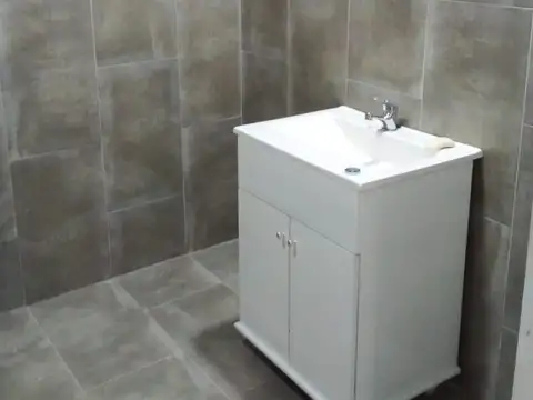 Casa en Alquiler con 2 cocheras
