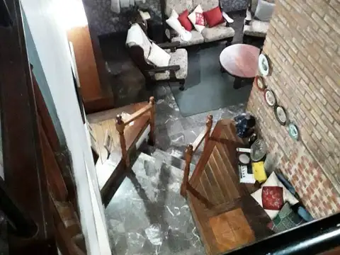 VENTA - Excelente Chalet 5 amb + pileta - Monte Grande - Apto Credito