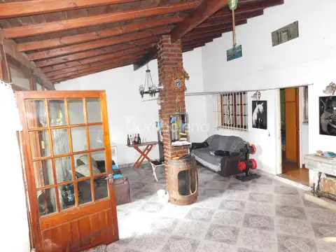 Casa 2 ambientes con 1 baño