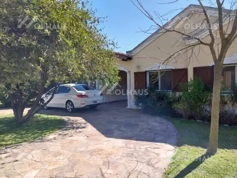 Casa en Alquiler con 1 cochera