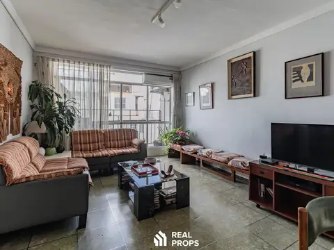 Venta Departamento 5 ambientes   dependencia y balcón en Balvanera