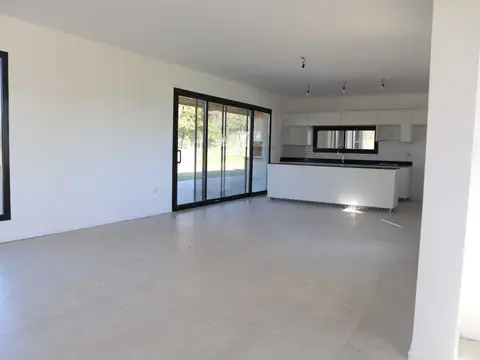 CASA 4 AMBIENTES COMARCAS DE LUJAN