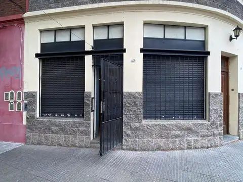Alquiler Oficina Local  planta baja a metros de avenida mitre sin expensas