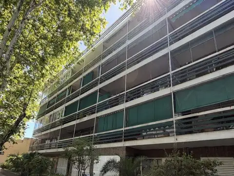 Departamento a refaccionar con mucho potencial a 50 metros de plaza!