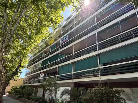 Departamento a refaccionar con mucho potencial a 50 metros de plaza!