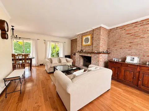 Casa 6 ambientes con 4 baños