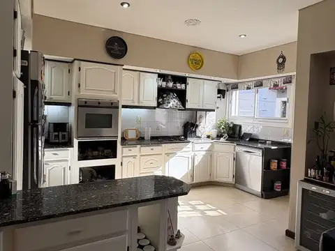 Casa 5 ambientes con 4 baños