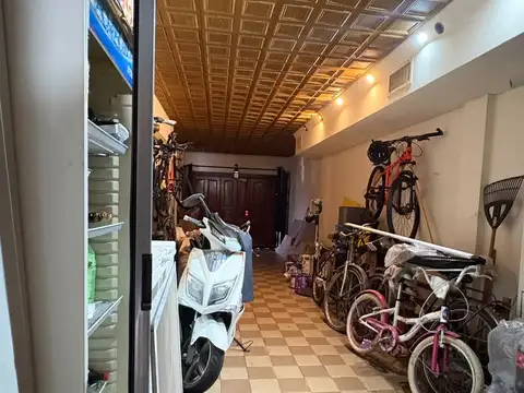IMPECABLE CASA  6 AMB.EN  DOS PLANTAS CON PISCINA CLIMATIZADA.4 BAÑOS.