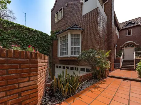 Casa 4 dormitorios con doble cochera - Republica de la Sexta, Rosario