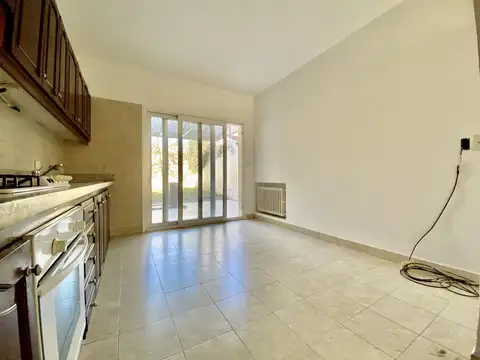 Casa en Alquiler con 1 cochera