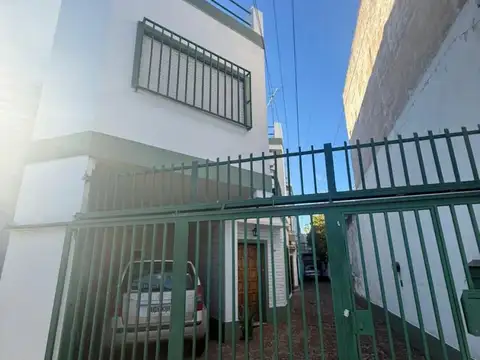Venta de Triplex en Ramos Mejias 