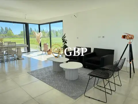 Casa 4 ambientes con 3 baños