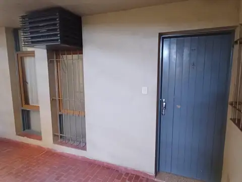 Departamento 6 ambientes con 1 baño