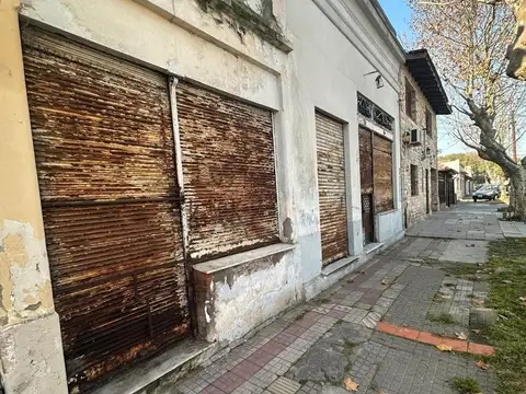 PH con gran potencial: Casa + 3 locales al frente