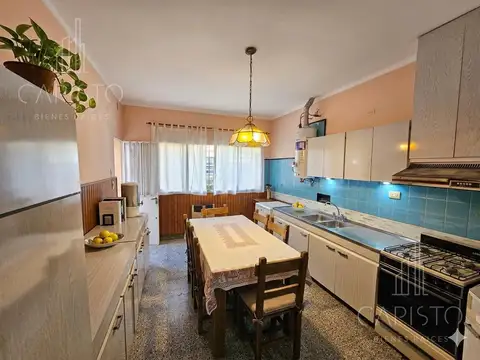 Casa 6 ambientes con 3 baños
