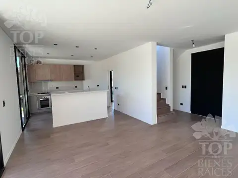 Casa 5 ambientes con 3 baños